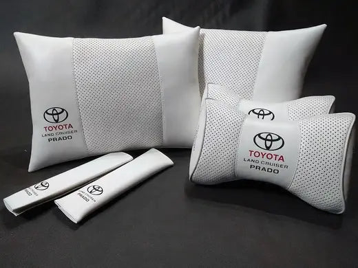 Un conjunto de accesorios interiores para Toyota.