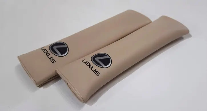 Un conjunto de accesorios interiores para Lexus.